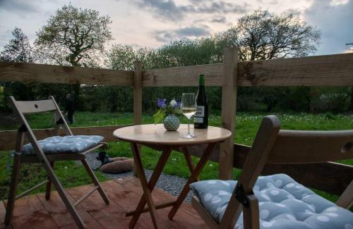 Cowbridge Ski Chalet | Shepherds Hut in enclosed field