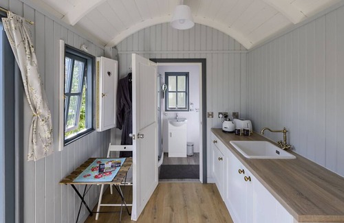 Jenkinstown House | Shepherds Hut "Lilac Hut" on grounds of Historic House