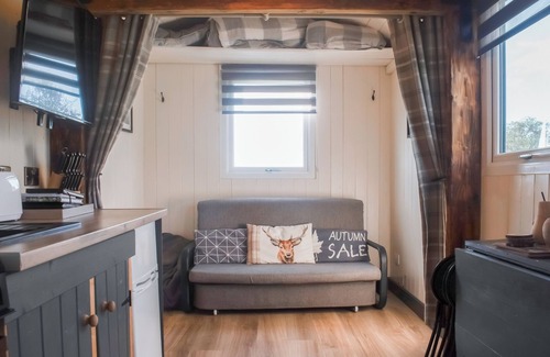 Preston Cottage | Shepherds Hut - UK50043