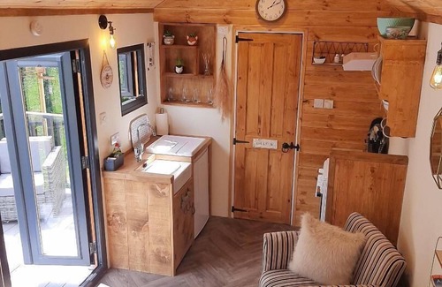 Malltraeth Cabin | Shepherds Hut with hot tub on Anglesey North Wales