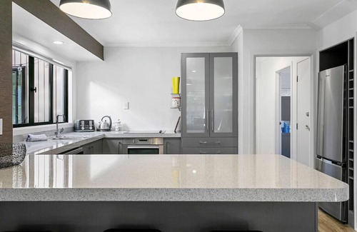 Waipahihi House | Shepherds Retreat - spacious comfort & serenity. Ideal for families or groups