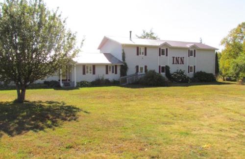 Curryville Hotel | Shepody Bay Inn