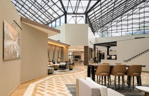 Romulus Hotel | Sheraton Detroit Metro Airport
