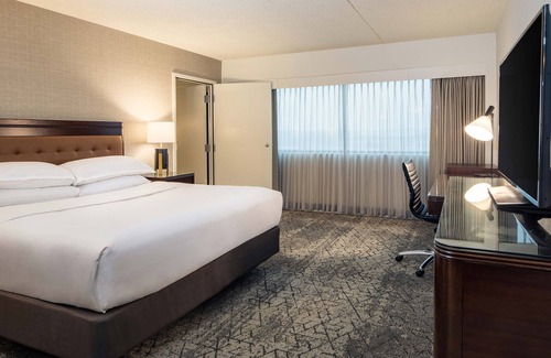 Romulus Hotel | Sheraton Detroit Metro Airport