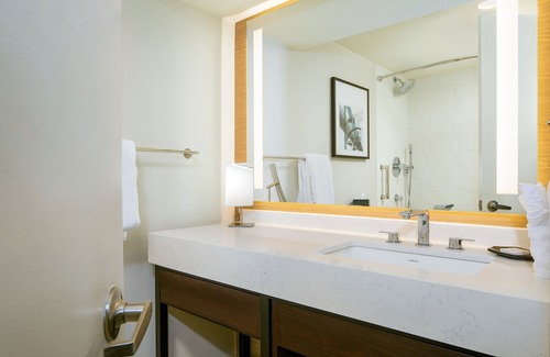 Romulus Hotel | Sheraton Detroit Metro Airport