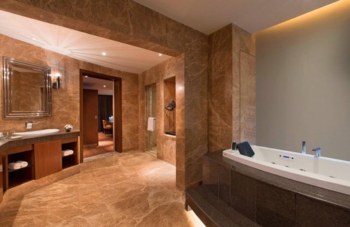 Rajajinagar Hotel | Sheraton Grand Bangalore Hotel at Brigade Gateway