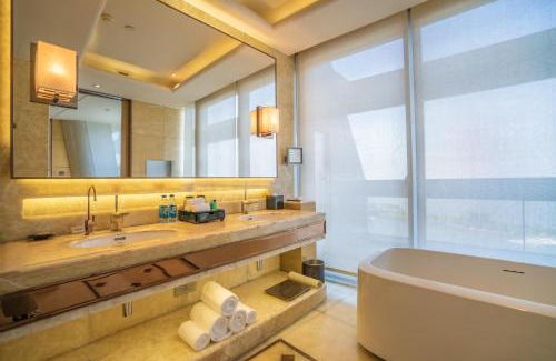 Wuxing Hotel | Sheraton Huzhou Taihu Lake Hot Spring Resort & Spa