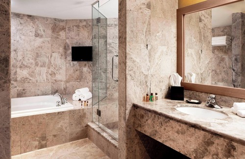Laval Hotel | Sheraton Laval Hotel