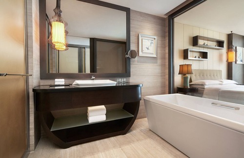 Pudong Hotel | Sheraton Shanghai Waigaoqiao Hotel