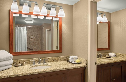 Cuyahoga Falls Hotel | Sheraton Suites Akron Cuyahoga Falls