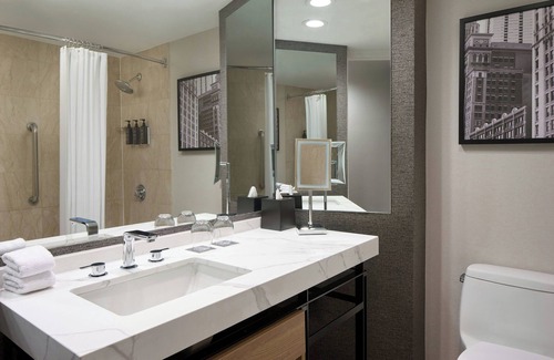 O'Hare Hotel | Sheraton Suites Chicago O'Hare