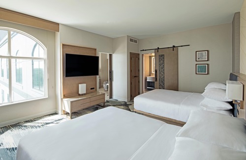 Crosswoods Hotel | Sheraton Suites Columbus Worthington