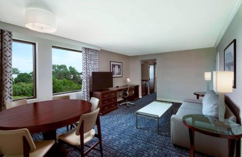 Primos Secane Hotel | Sheraton Suites Philadelphia Airport