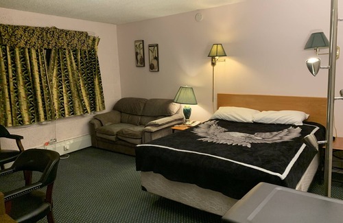 Fort Vermilion Hotel | Sheridan Lawrence Inn