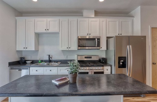 Sheridan Apartment | Sheridan Sojourn - Dual Stay Deluxe