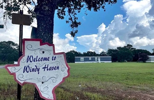 Sheridan House | Sheridan, Texas-Splash Away Getaway