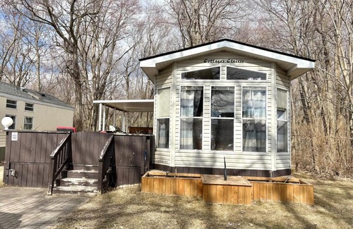 Sherkston House | Sherkston Shores Retreat, Sleeps 6, Walk to the beach, Firepit