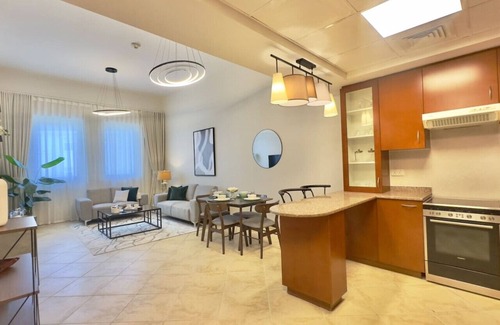 Motor City Apartment | Sherlock House: Modern 1BR and Peaceful Escape