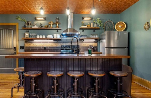 Columbia Apartment | Sherlock @The Vestry on Read