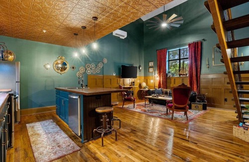 Columbia Apartment | Sherlock @The Vestry on Read