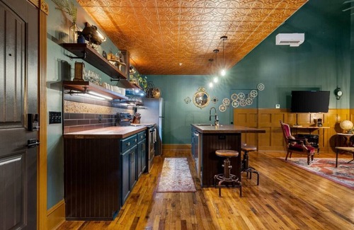 Columbia Apartment | Sherlock @The Vestry on Read