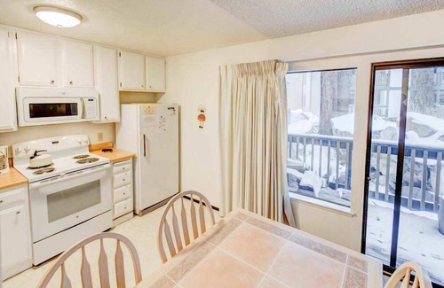 Mammoth Lakes Condo | Sherwin Villas | Free Shuttle & Near Skiing!
