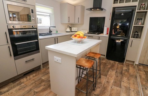 South Lakeland Leisure Village Cottage | SHERWOOD 34, pet friendly, with a garden in Carnforth