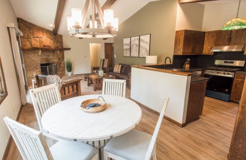 North Lawrence House | Sherwood Forest Park- 6BD/3BA on Private Ohio Land