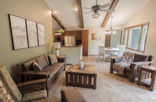 North Lawrence House | Sherwood Forest Park- 6BD/3BA on Private Ohio Land
