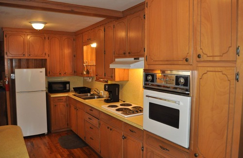 Gordonville House | Sherwood Hills Cottage Sleeps 4 - 5.