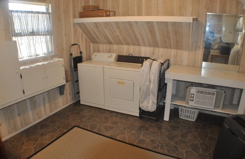 Gordonville House | Sherwood Hills Cottage Sleeps 4 - 5.