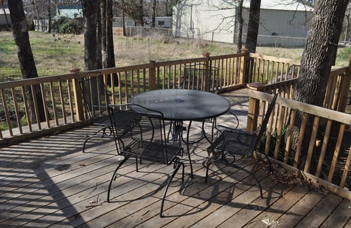 Gordonville House | Sherwood Oaks Lodge Sleeps 4-5.