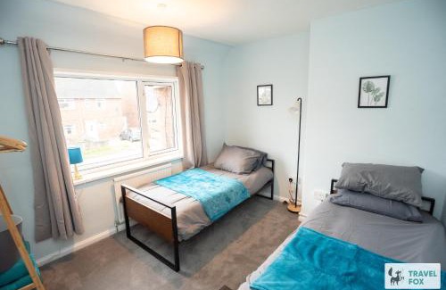 Mansfield House | Sherwood Pines - Big Garden!