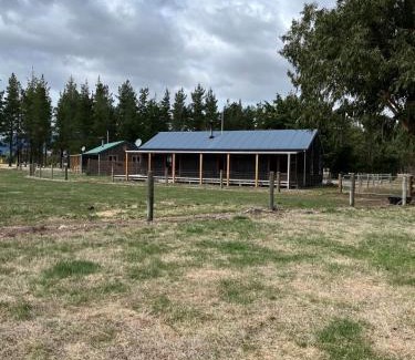 Hanmer Springs House | Sherwood Ranch Cottages - 405 Woodbank Road