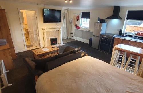 Boston House | Sherwood Studio Annexe 1 Bedroom Entire Property