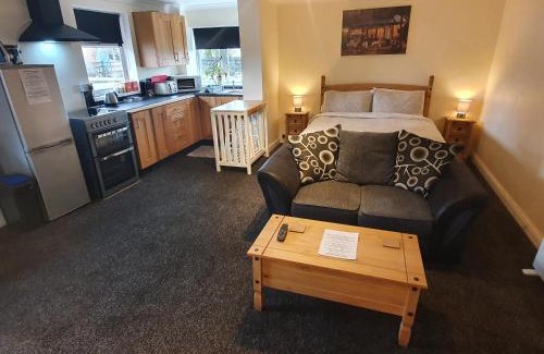 Boston House | Sherwood Studio Annexe 1 Bedroom Entire Property