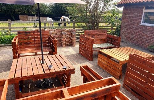 Boston House | Sherwood Studio Annexe 1 Bedroom Entire Property