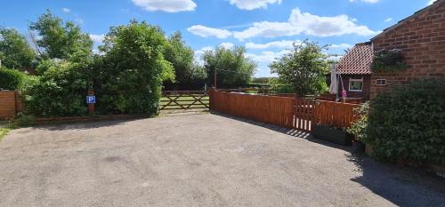 Boston House | Sherwood Studio Annexe 1 Bedroom Entire Property