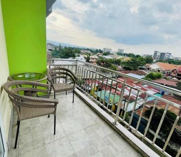 Malabanias Apartment | Sheryll Escapes - La Grande Phase 2-514, 1 bedroom with balcony, Netflix & WiFi