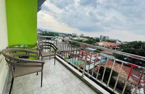 Malabanias Apartment | Sheryll Escapes - La Grande Phase 2-514, 1 bedroom with balcony, Netflix & WiFi