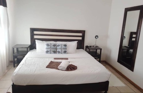 Hukuntsi House | SHI Hotel