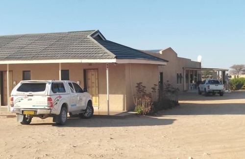 Hukuntsi House | SHI Hotel