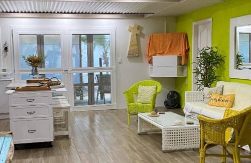 Matavera House | Shine AwayHome-Family Beachfront with Free WI-FI, A/C