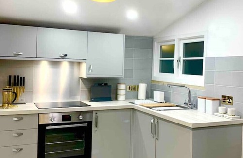 Redruth Ski Chalet | SHINE CHALET - UNIQUE & COMFORTABLE ACCOMMODATION