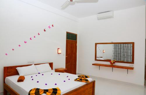 Mahasenpura Hotel | Shine Park