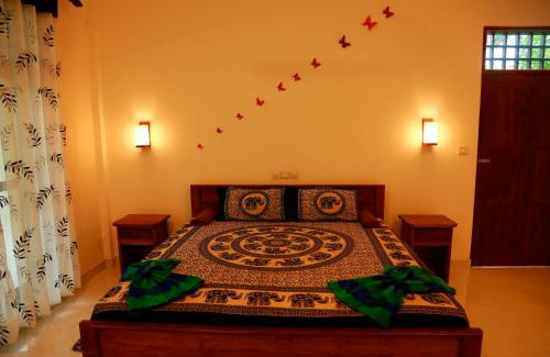Mahasenpura Hotel | Shine Park