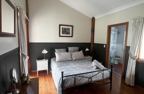 Mayers Flat House | Shinglers Cottage