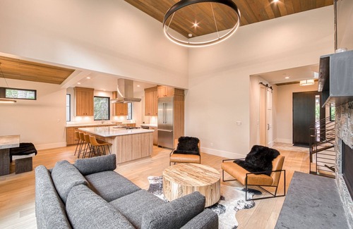 Alpine Meadows House | Shining Creek at Alpine Meadows by Tahoe Getaways - 4 BR w Creek Views, Hot Tub & Ski Shuttle!