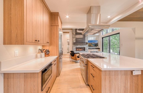 Alpine Meadows House | Shining Creek at Alpine Meadows by Tahoe Getaways - 4 BR w Creek Views, Hot Tub & Ski Shuttle!