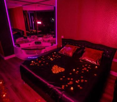 Limoux Apartment | Shiny Cloud Love Room